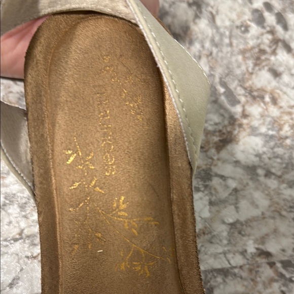 Stylish Cream Sandals - Picture 7 of 9